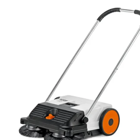 Balayeuse mécanique STIHL KG 550, compacte, réservoir 26 L, brosses Multiclean, idéale pour nettoyer jusqu’à 300 m² de surfaces extérieures