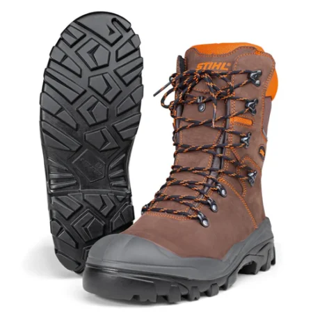 Chaussures de sécurité STIHL DYNAMIC S3 en cuir nubuck hydrofuge avec protection anti-coupures et semelle antidérapante