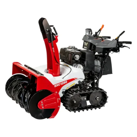 Fraise à neige thermique WADO SXC1280E avec chenilles, en train de déblayer de la neige sur une allée enneigée