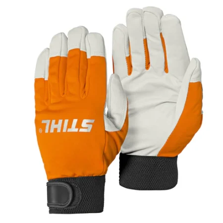 Les gants de travail cuir/textile STIHL THERMOVENT offrent protection et confort contre le froid. Ainsi, ils sont parfaits pour le jardinage, le paysagisme et la manipulation de machines. Ces gants combinent cuir de chèvre robuste et textile flexible. En plus, la bande élastique au niveau du poignet assure un ajustement parfait. Cela empêche le froid et les débris de pénétrer à l’intérieur. La conception ergonomique permet une liberté de mouvement optimale. De plus, la zone de préhension assure un contrôle précis des outils et matériaux. Ces gants sont adaptés à diverses conditions de travail, même par temps froid. Avantages et usages : Protection contre le froid et les risques mineurs Confort durable grâce au cuir/textile flexible Ajustement parfait grâce à la bande élastique Idéal pour jardinage, paysagisme et manutention de machines Polyvalents pour toutes conditions de travail Caractéristiques techniques : Normes : EN 388 (3/1/1/1/X), EN 420 Matériau : cuir de chèvre + textile Tailles : 8, 9, 10, 11 Type : gants isolants et résistants Marque : STIHL UGS / SKU : STIHL-GT-TV Les gants STIHL THERMOVENT combinent chaleur, confort et robustesse. Ainsi, vous pouvez travailler efficacement et en toute sécurité même par temps froid.