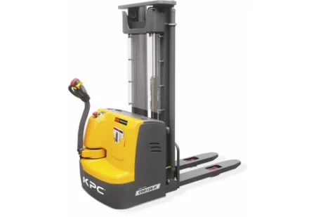 Gerbeur électrique KPC CDD15R-II 1,5 tonne, mât jusqu’à 5,8 m, batterie 24V, maniable et compact pour manutention et stockage en entrepôt ou atelier