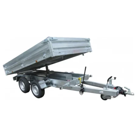 Remorque benne LIDER 39610 PE double essieux PTAC 2,5 t avec pompe électrique, plancher bois lisse et caisse basculante galvanisée pour transport sécurisé de charges lourdes.Remorque benne LIDER 39610 PE double essieux PTAC 2,5 t avec pompe électrique, plancher bois lisse et caisse basculante galvanisée pour transport sécurisé de charges lourdes.