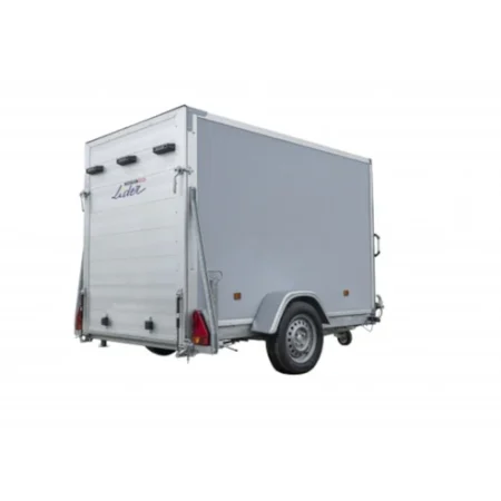Remorque fourgon LIDER 42930 PTAC 750 kg freinée avec plancher antidérapant et anneaux d’arrimage pour transport sécurisé de véhicules et matériel.