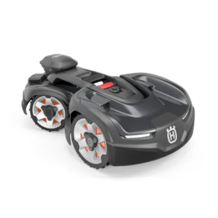 Robot tondeuse autonome HUSQVARNA AUTOMOWER 435X NERA sur pelouse, quatre roues motrices, phares LED, navigation GPS et EPOS, design premium X-Line