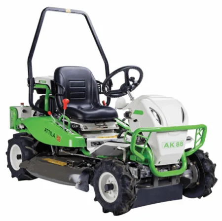 Etesia Attila AK88 débroussailleuse autoportée 16 CV pour pentes, sous-bois et friches avec large plateau de coupe 88 cm et pneus agraires
