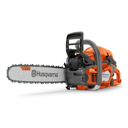 Tronçonneuse thermique HUSQVARNA 545 Mark II avec guide 45 cm utilisée pour l’abattage et l’entretien des arbres