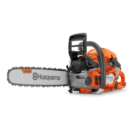 Tronçonneuse thermique HUSQVARNA 550 XP Mark II avec guide 45 cm utilisée pour abattage et ébranchage d’arbres