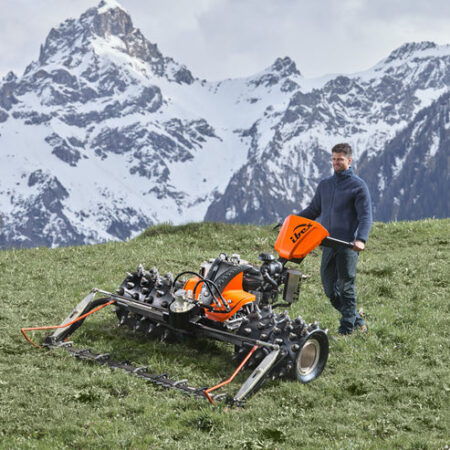 Cellule porte-outils IBEX G1 TerraTec compacte et puissante sur terrain pentu avec accessoires agricoles