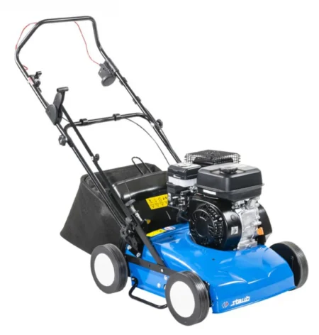 Scarificateur thermique STAUB SC 382 R sur grande pelouse avec moteur RATO R180 et 15 couteaux fixes