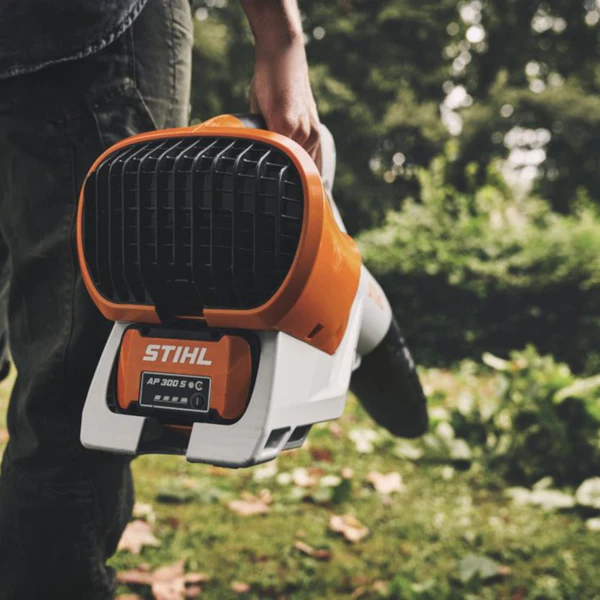souffleur-batterie-stihl-bga250-batterie Souffleur à batterie AP System STIHL BGA 250 – Image 2