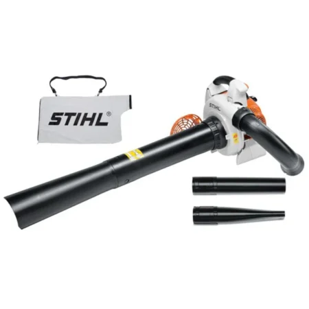 Aspirateur-souffleur thermique STIHL SH 86 C-E en action sur un jardin, avec sac de collecte de 40 L et moteur puissant