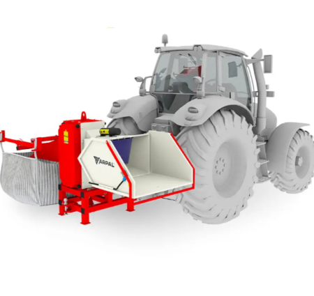 Broyeur de bois AM-200TR monté sur tracteur en fonctionnement