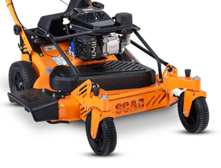 Image de roues pivotantes scag sfcii-30-7cv-s installées sur un équipement industriel, montrant une roue robuste pour mobilité professionnelle fluide et sécurisée.