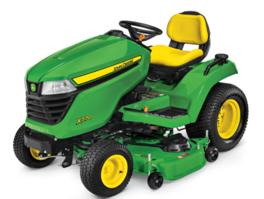 Vue latérale du john deere x570 utilisé pour la tonte efficace d'une grande pelouse résidentielle.