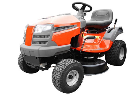 Tracteur tondeuse husqvarna tc 242tx équipé d’un bac de ramassage pour l’entretien efficace des grandes pelouses.